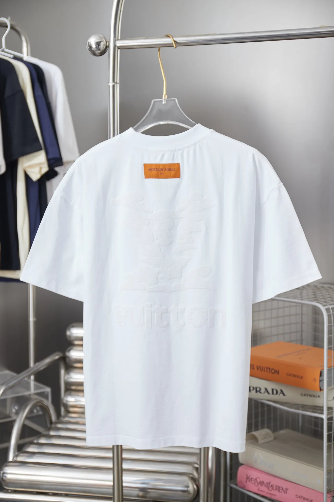 🅿️200 1V 25SS early spring new style short sleeves with embroidered letters, light luxury, a must-have item for daily commuting for men and women, correct version, welcome to compare, detailed features · 320 grams of 100% pure cotton double yarn jersey fabric · Special thickened 32 pieces of double yarn 1X1 thread in the same vat · Imported Tajima machine hollow embroidered letter logo. Ready-made garments are washed to make the embroidery softer · Double-needle sewing and cross-seam technology · Original main mark, washed tag, brand moisture-proof paper packaging Color: black/white/khaki Size: S/M/L/XL